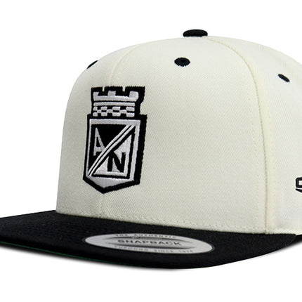 Gorra Atlético Nacional Oficial OHH Nacional Flexfit 6089 MT Beige/Negro